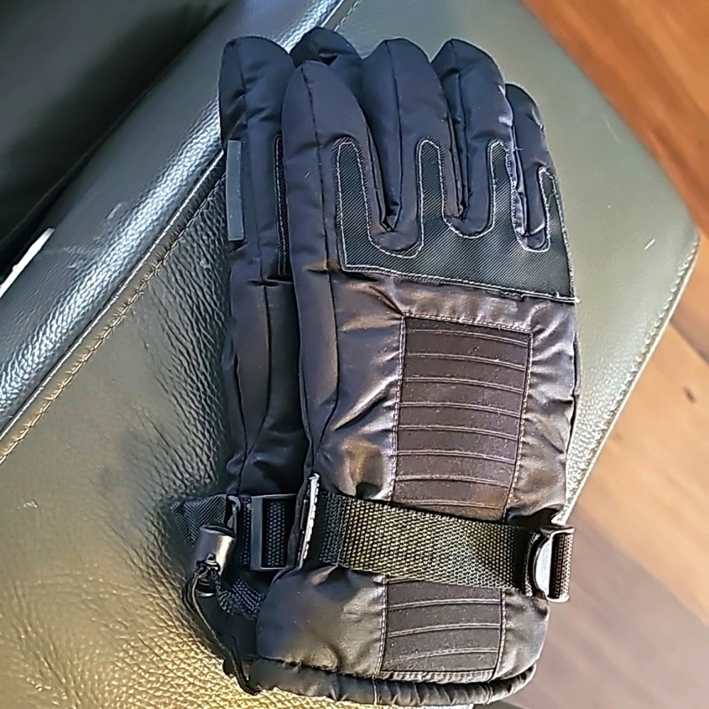 THINSULATE MENS GLOVES. Black in very good condition. M/L‎